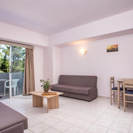 פליראקי Sun & Sea Hotel Apartments מראה חיצוני תמונה