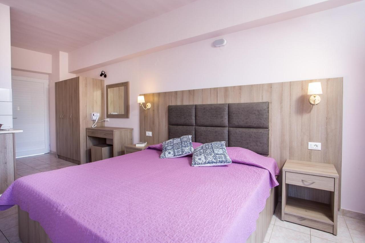 פליראקי Sun & Sea Hotel Apartments מראה חיצוני תמונה