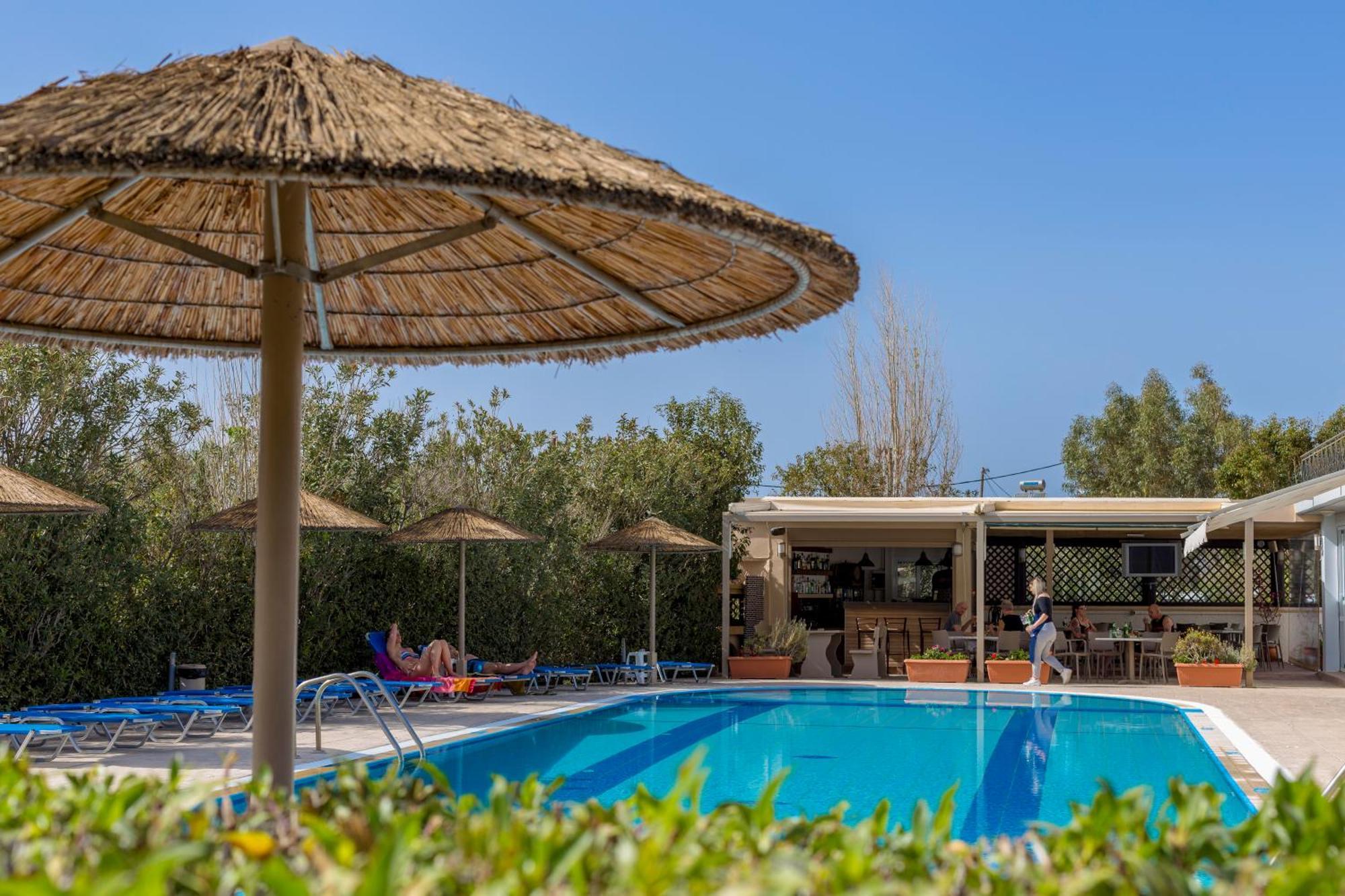 פליראקי Sun & Sea Hotel Apartments מראה חיצוני תמונה