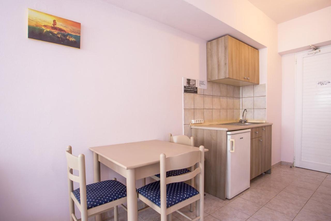 פליראקי Sun & Sea Hotel Apartments מראה חיצוני תמונה