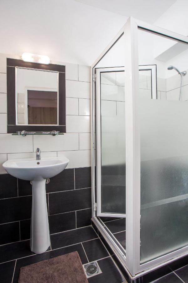 פליראקי Sun & Sea Hotel Apartments מראה חיצוני תמונה