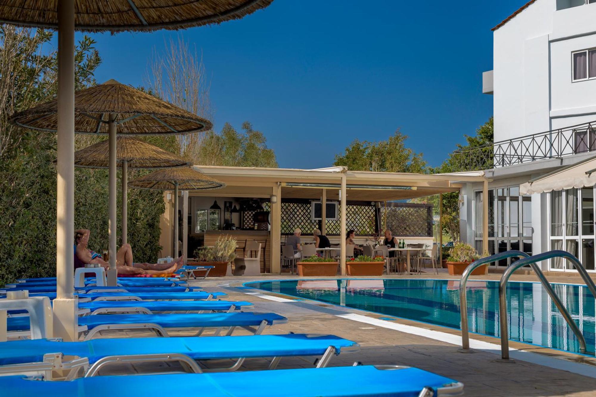 פליראקי Sun & Sea Hotel Apartments מראה חיצוני תמונה