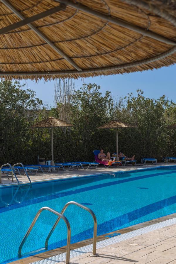 פליראקי Sun & Sea Hotel Apartments מראה חיצוני תמונה
