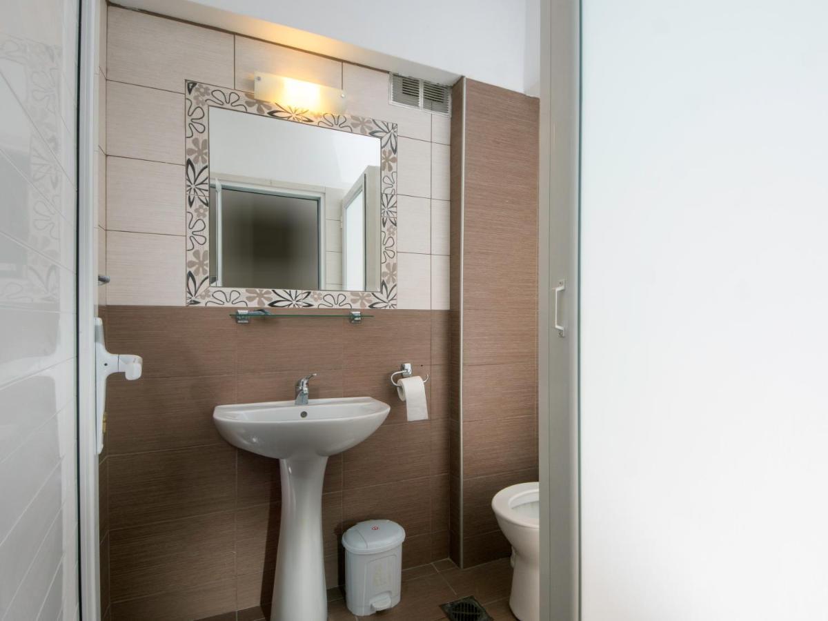 פליראקי Sun & Sea Hotel Apartments מראה חיצוני תמונה